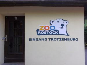 Eingang Trotzenburg (Zoo Rostock)